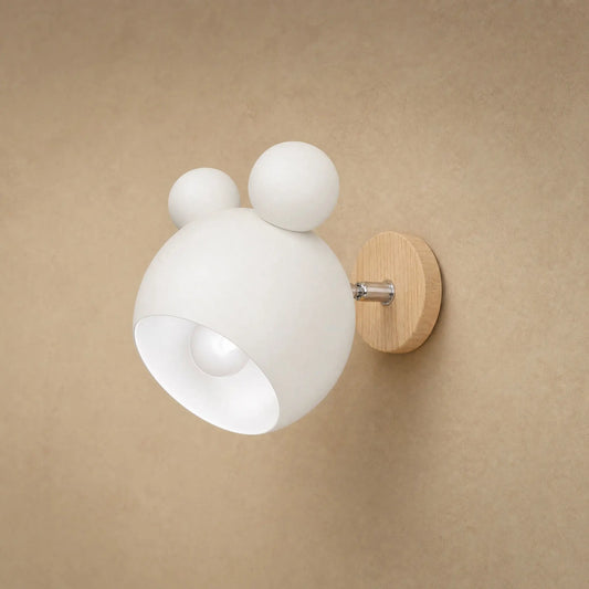 Applique murale avec interrupteur Nemuria blanche, globe laqué et platine en bois clair | Delvanie