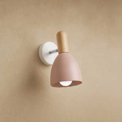 Applique murale scandinave Anveli, abat-jour rose poudré mat et bois clair | Delvanie