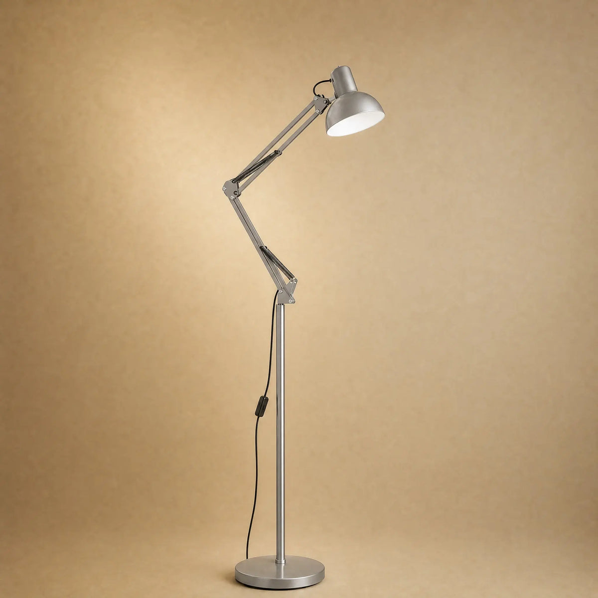 Lampadaire liseuse à bras articulé, coloris argent brossé | Delvanie