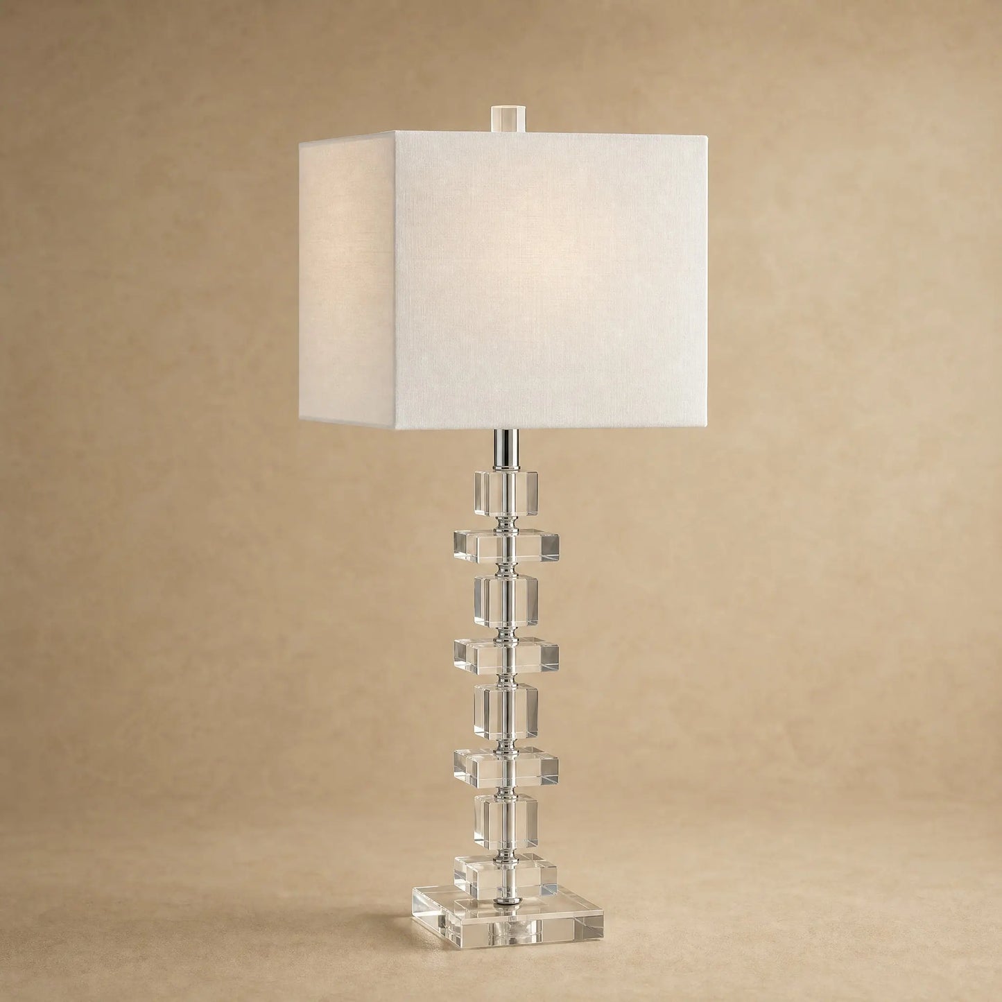 Lampe de chevet cristal Perlanya, colonne de cubes et abat-jour carré | Delvanie