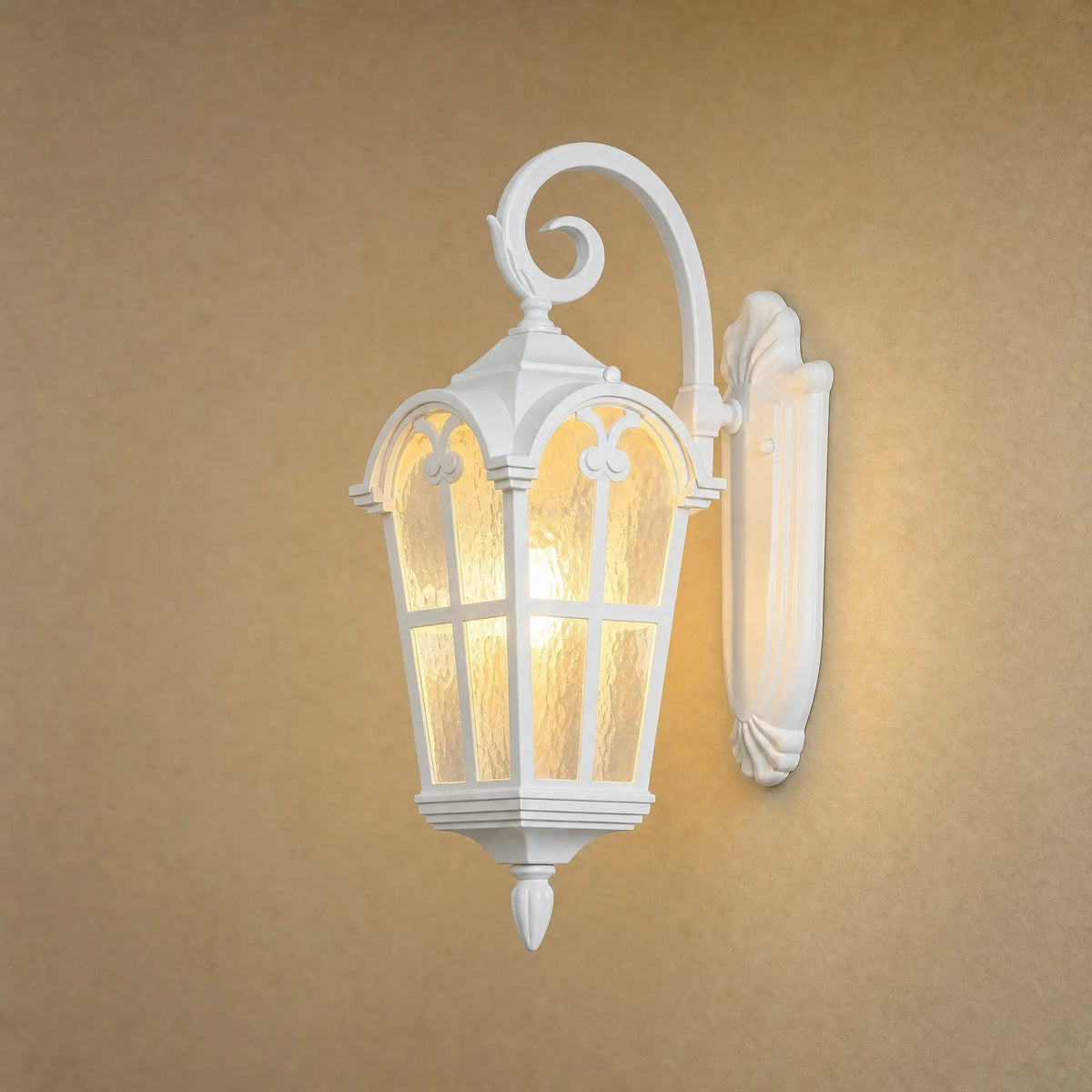 Lanterne murale extérieure blanche Portessa, modèle Lanterne Suspendue, bras en volute arqué | Delvanie