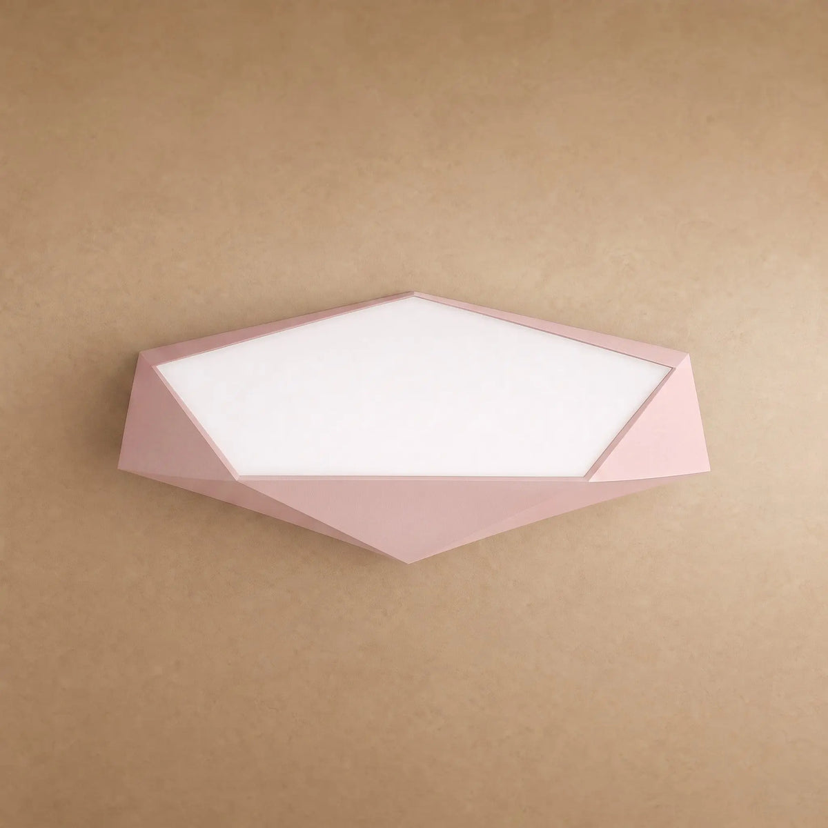 Plafonnier plat pentagone facetté rose, packshot | Delvanie