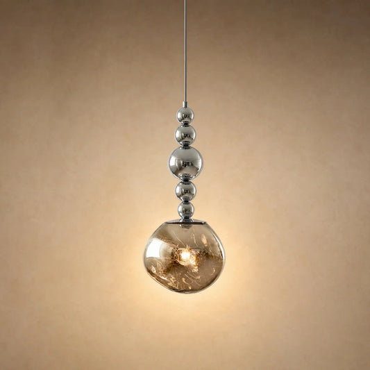 Suspension art déco chapelet de perles chromées et globe coulé fumé | Delvanie