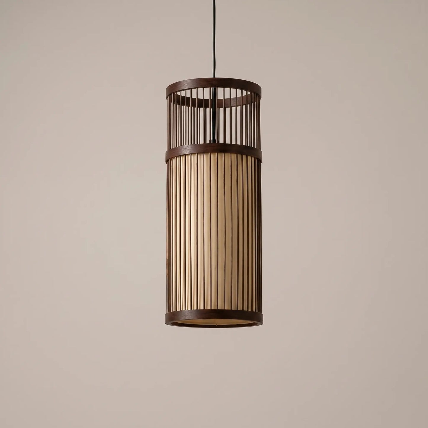 Suspension rotin tressé Cannéa, packshot sur fond neutre