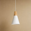 Suspension scandinave Askelya silhouette fuseau blanc, bois massif et fer laqué | Delvanie