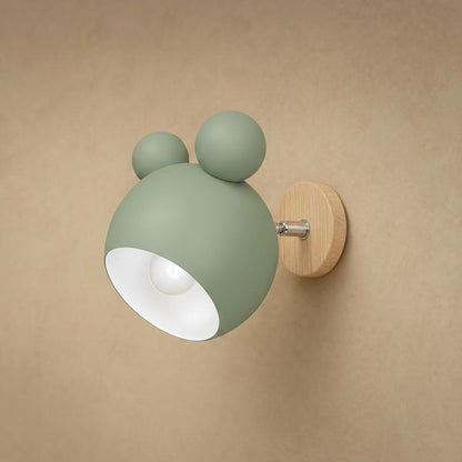 Applique murale Nemuria vert sauge, globe laqué mat et platine en bois clair | Delvanie