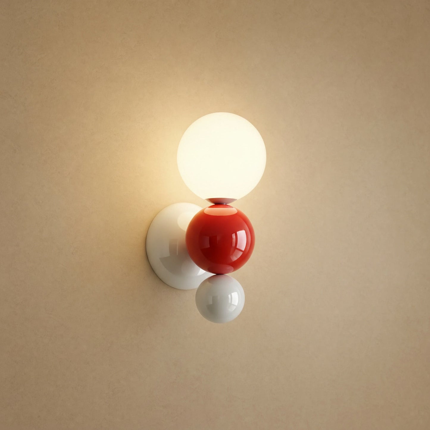 Applique murale boule rouge et blanche, grappe de billes laquées et globe opale | Delvanie