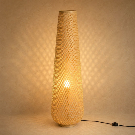 Lampadaire bambou Yanoki allumé, fuseau tressé main finition bambou naturel, 93 cm | Delvanie
