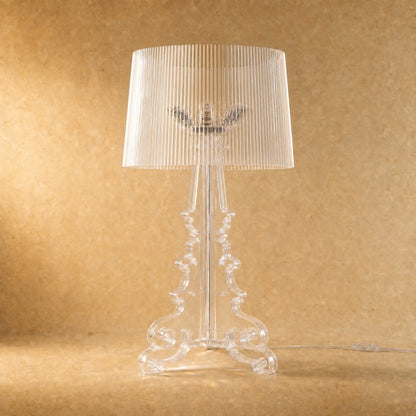 Lampe baroque Rivento en acrylique transparent, colonne à volutes et abat-jour cannelé, vue de face | Delvanie