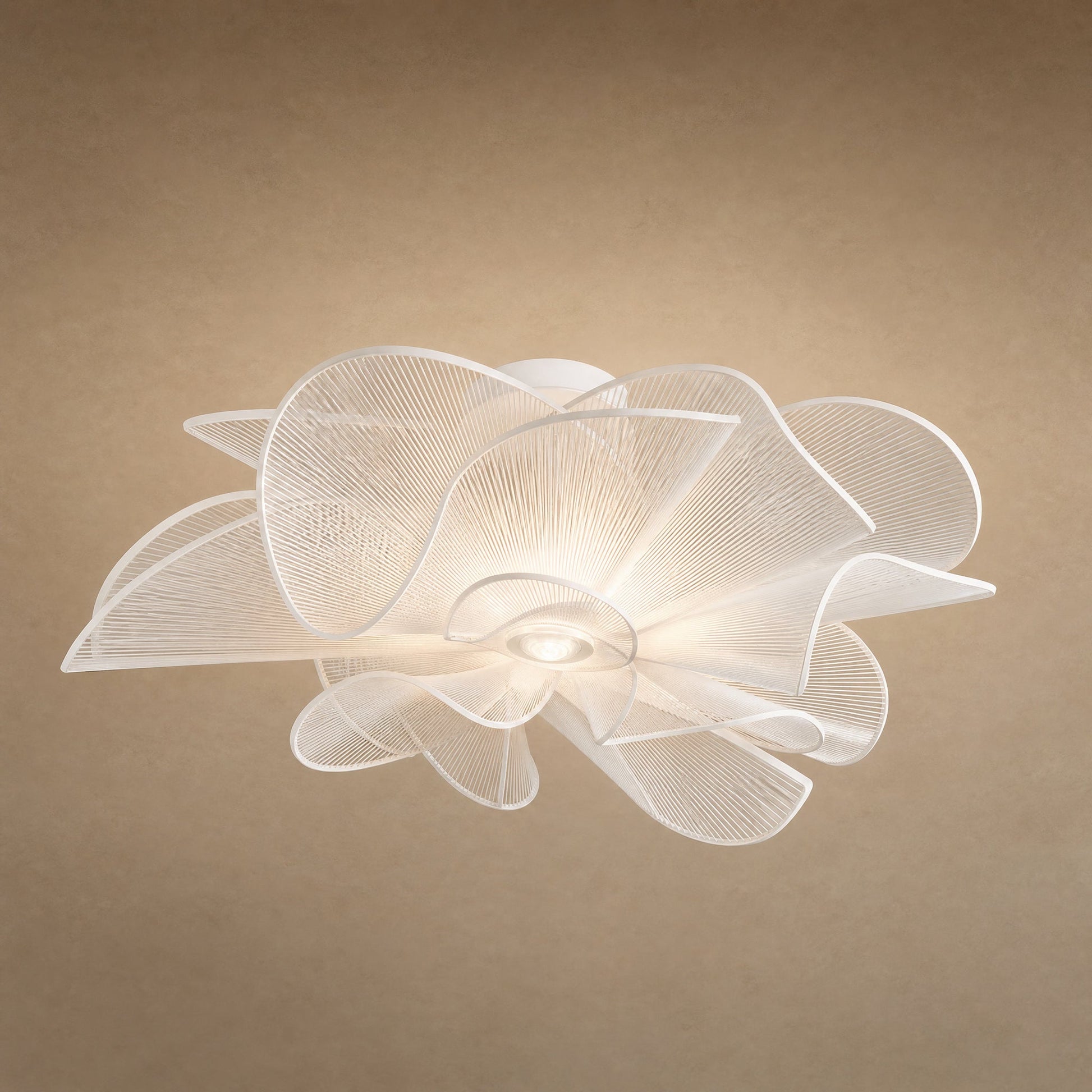Plafonnier fleur blanc Blomyn, corolle de pétales ajourés en fils de PVC, Ø 72 cm | Delvanie