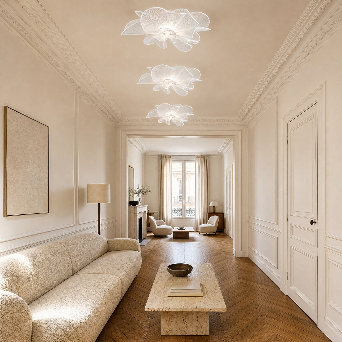 Trois plafonniers fleur blancs Blomyn alignés au plafond d'un salon en enfilade | Delvanie