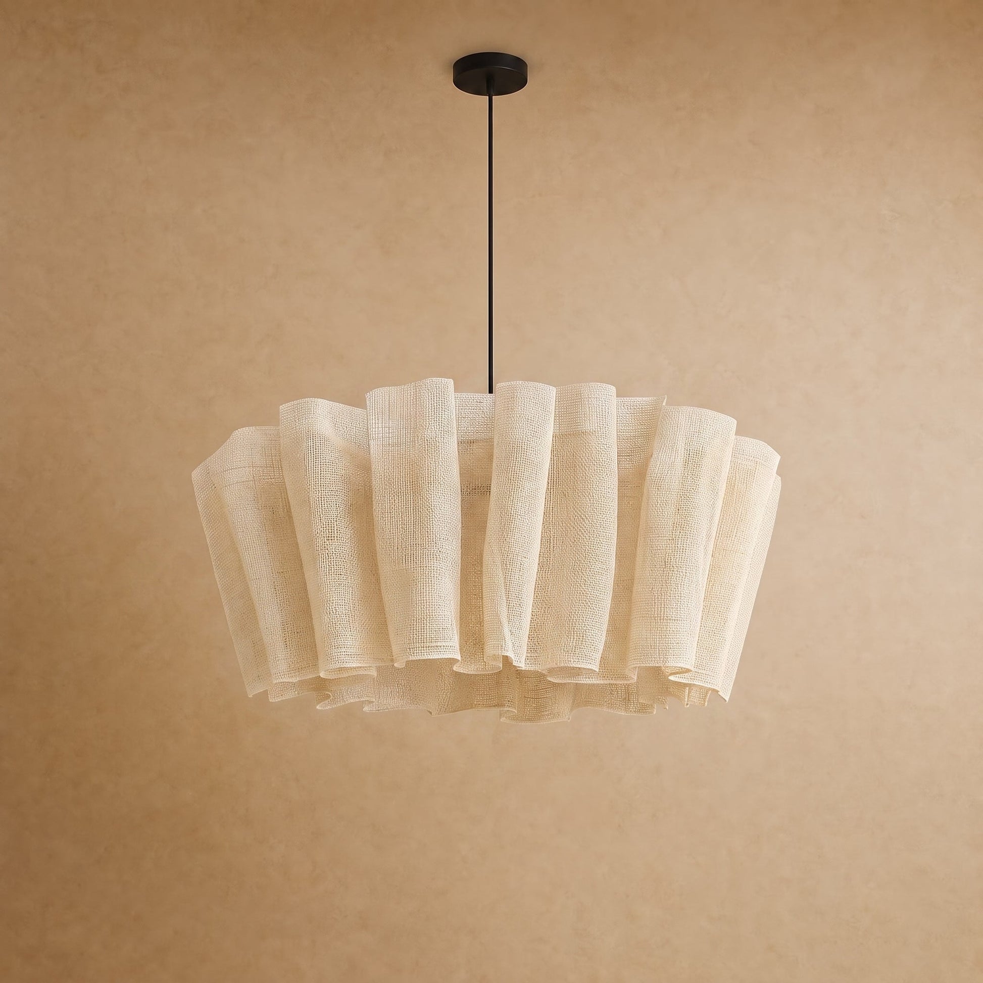 Suspension en tissu plissé Rinaya coloris Ivoire, packshot studio | Delvanie