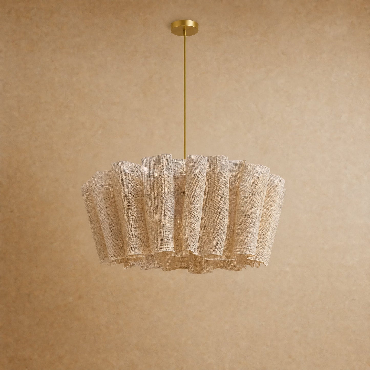 Suspension en tissu Rinaya sur tige dorée 120 cm, packshot studio | Delvanie