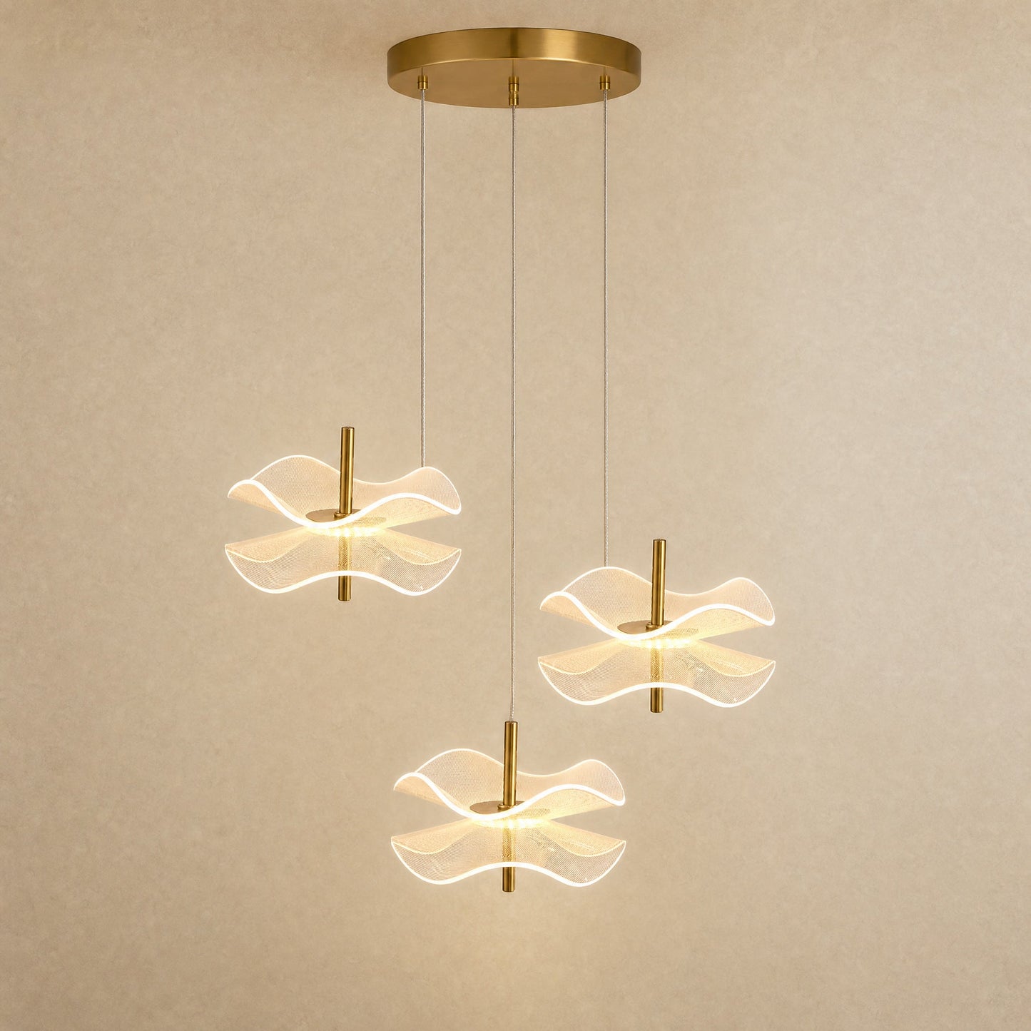 Suspension fleur Ninfélis en configuration trois têtes suspendues à hauteurs décalées | Delvanie
