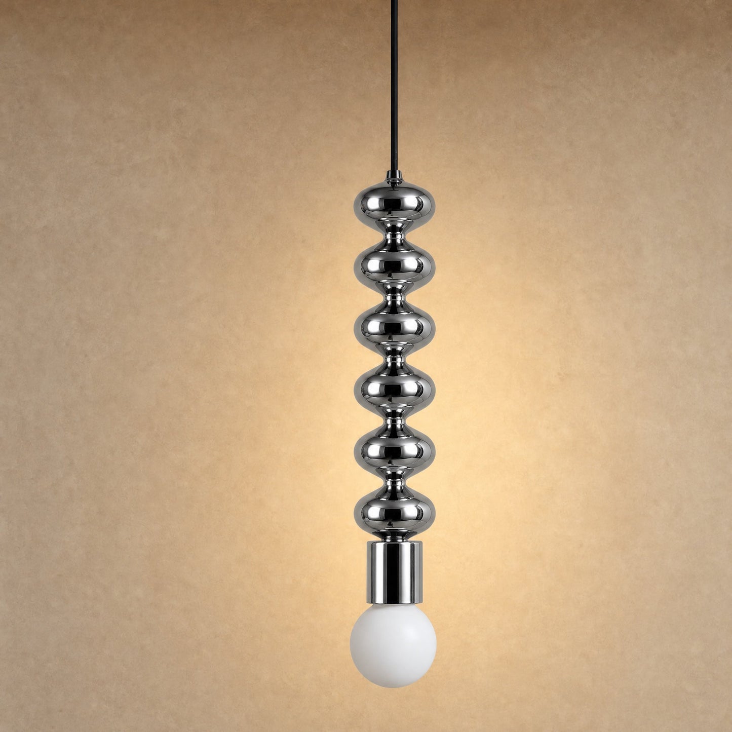 Suspension Tamayu en chrome poli avec globe opale | Delvanie